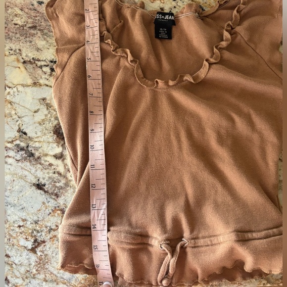 Guess Jeans Tan Lettuce Trim Sleeveless Blouse Women’s XS Draw String Waist Y2K - Picture 11 of 12
